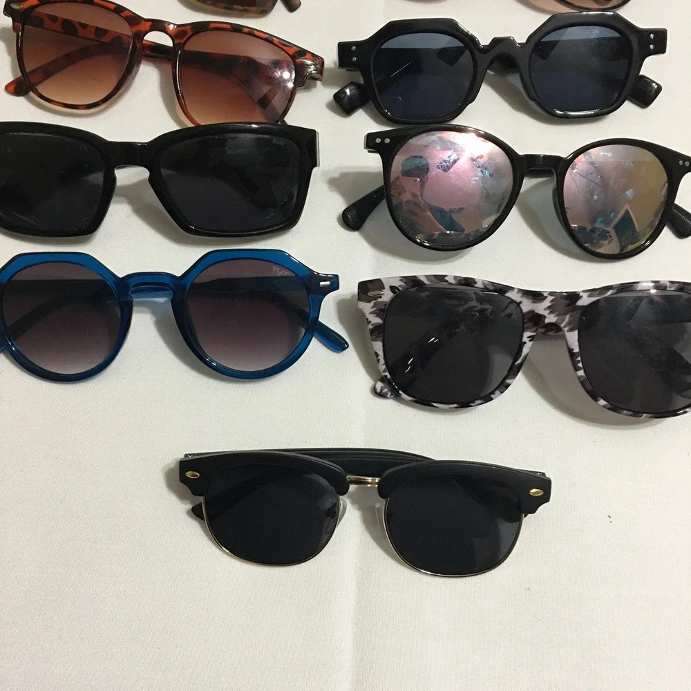 Lot of 25 Mixed Sunglasses Unisex One Size Multicolored Various Styles